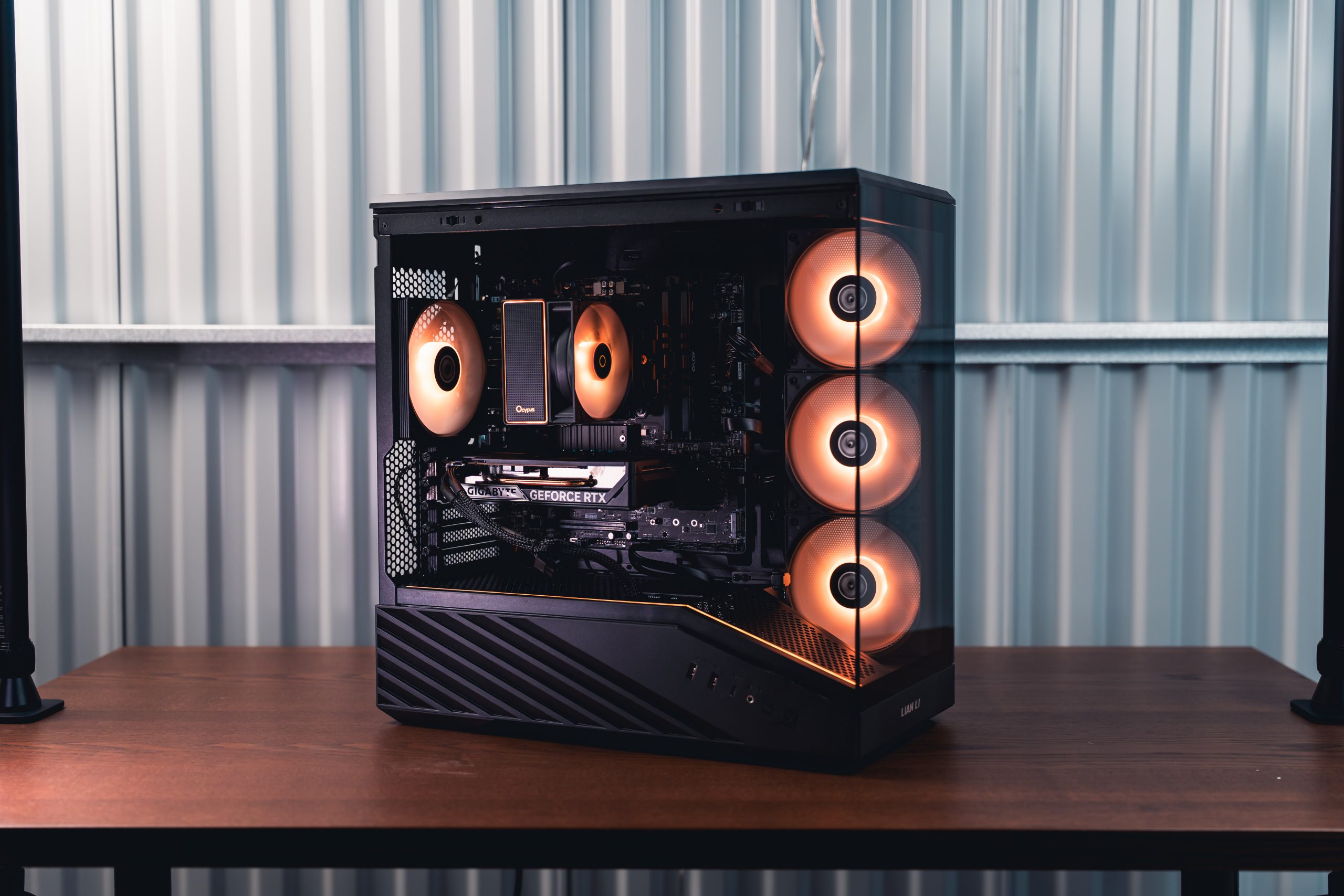 Monolith Onyx interior